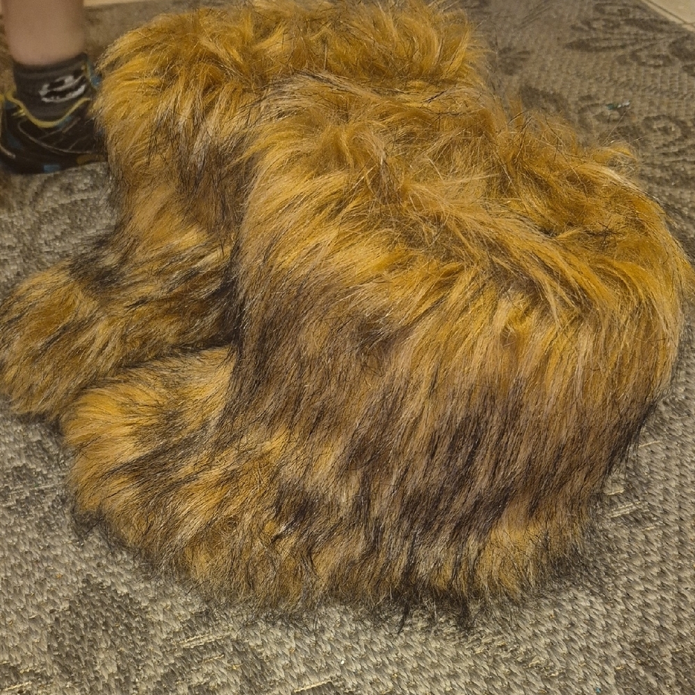 Source Unknown Furry Brown Winter Boots